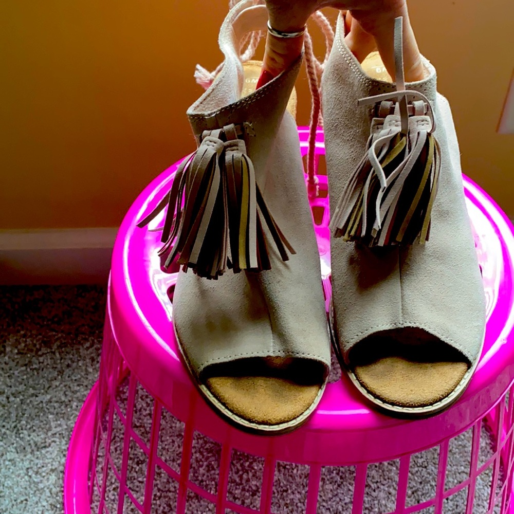 Only worn once. Cushioned real leather Toms high heels.
